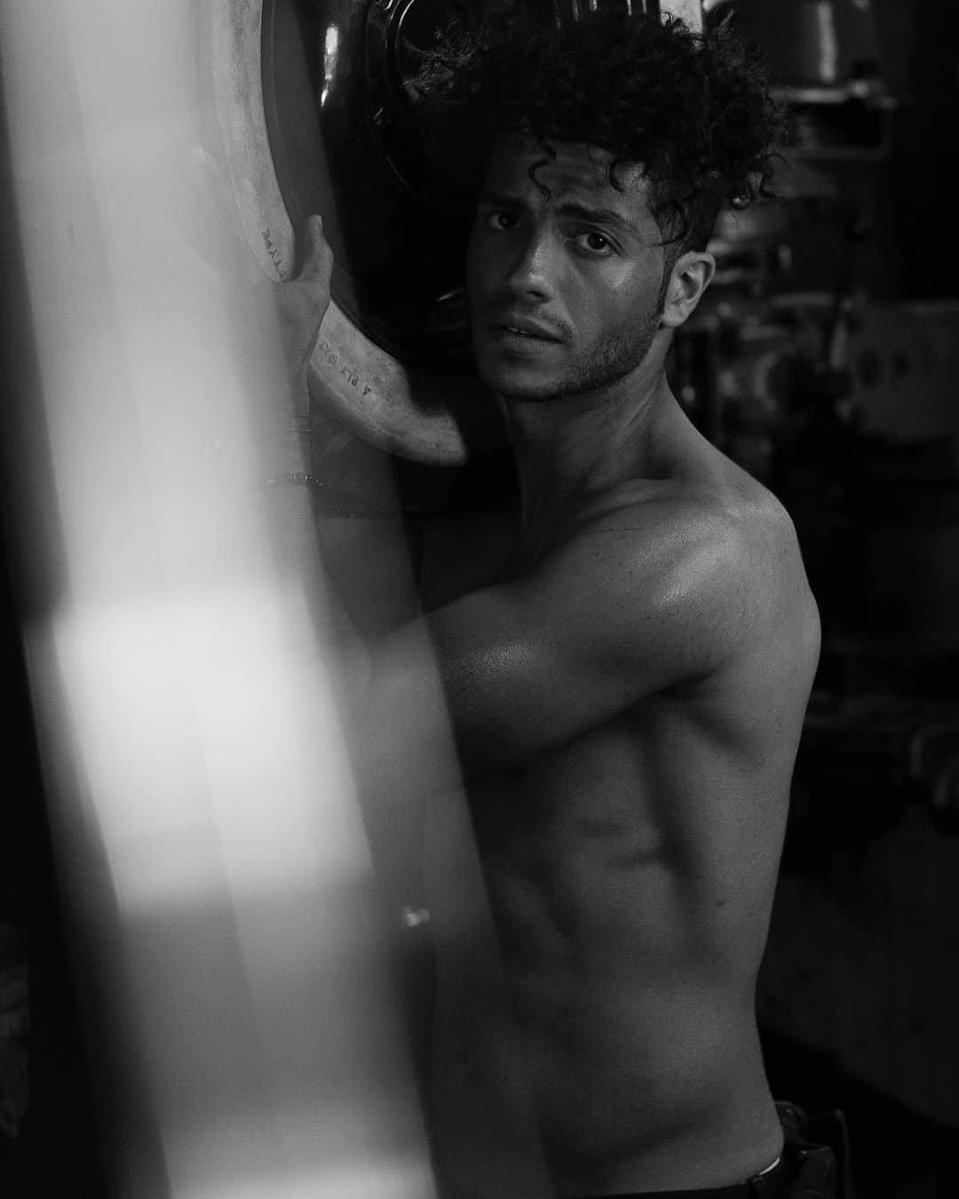 メナ・マスードのインスタグラム：「Have an amazing week everyone!! Don’t forget to buy your copy of @_manabouttownuk photographed 📷 by the one & only @alexilubomirski. Link in bio.」