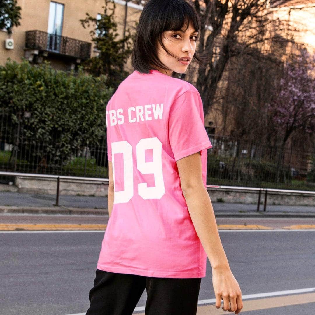 Blonde Saladさんのインスタグラム写真 - (Blonde SaladInstagram)「JOIN THE GANG💘 Shop now our limited edition @lesartists X The Blonde Salad TBS CREW t-shirt⚡️ #theblondesalad #tshirt #tbscrew #team #fashion #trend」6月10日 23時56分 - theblondesalad