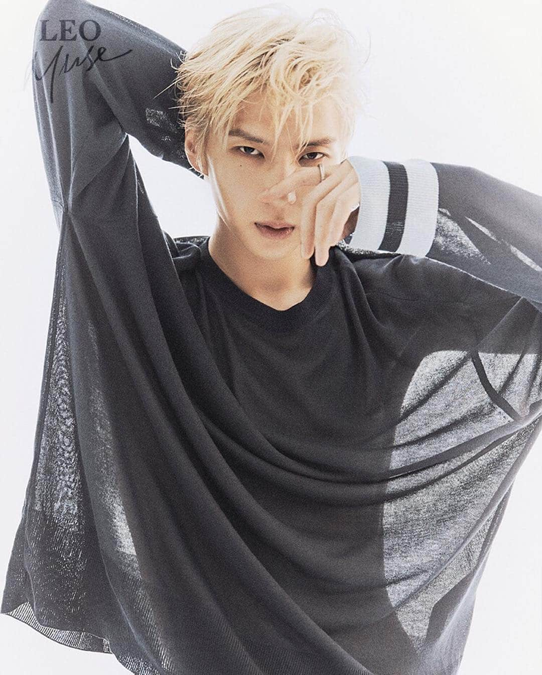 VIXXさんのインスタグラム写真 - (VIXXInstagram)「. L E O 2nd MINI ALBUM ' M U S E ' . OFFICIAL PHOTO 2 . 2019. 06. 17  6 PM Release . #레오 #LEO #MUSE #로맨티시즘 #Romanticism」6月11日 0時01分 - vixx_stargram