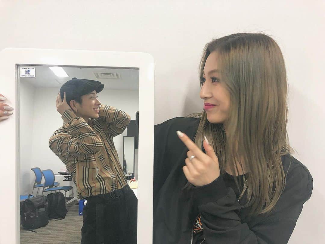 honoka のインスタグラム：「ゆうすけHappy Birthday!! おめでとう！ 唯一メンバー内で同い年！！ 記念に仲良しショット撮った🙋🏻笑 これからも共に頑張ってくぞー🤘🏽✨」
