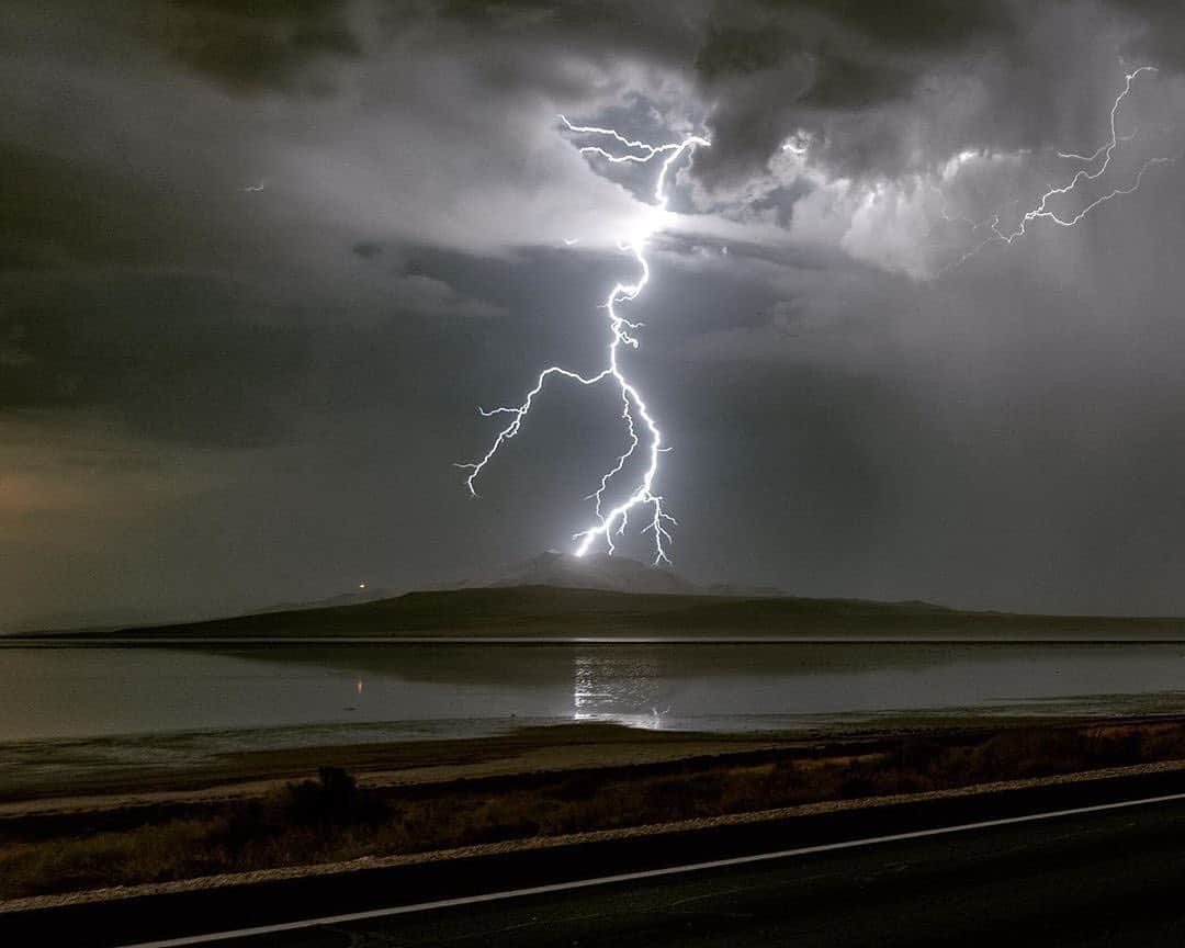 NikonUSAさんのインスタグラム写真 - (NikonUSAInstagram)「Sometimes #nature is so awe-inspiring, it's hard to believe your eyes. The solution? Take a photo! Photographer @utahshotz chose the #Nikon #D850 and AF-S #NIKKOR 24-70mm f/2.8G ED lens to take this striking shot. Share your most extraordinary #naturephotography with us using #NikonNoFilter!」6月11日 0時03分 - nikonusa