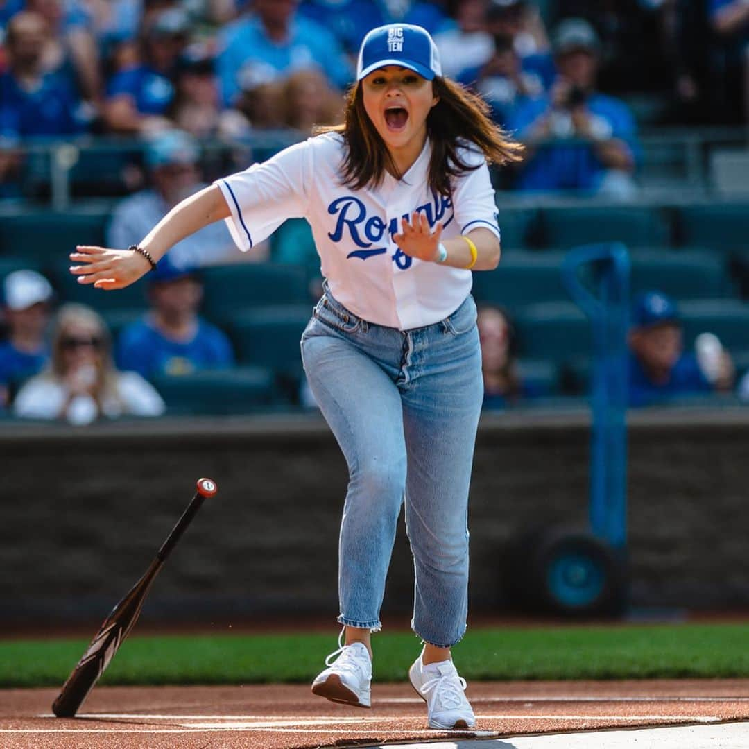 カンザスシティ・ロイヤルズさんのインスタグラム写真 - (カンザスシティ・ロイヤルズInstagram)「Remembering that time @selenagomez stopped by #TheK. #OffDayMusings」6月11日 0時05分 - kcroyals