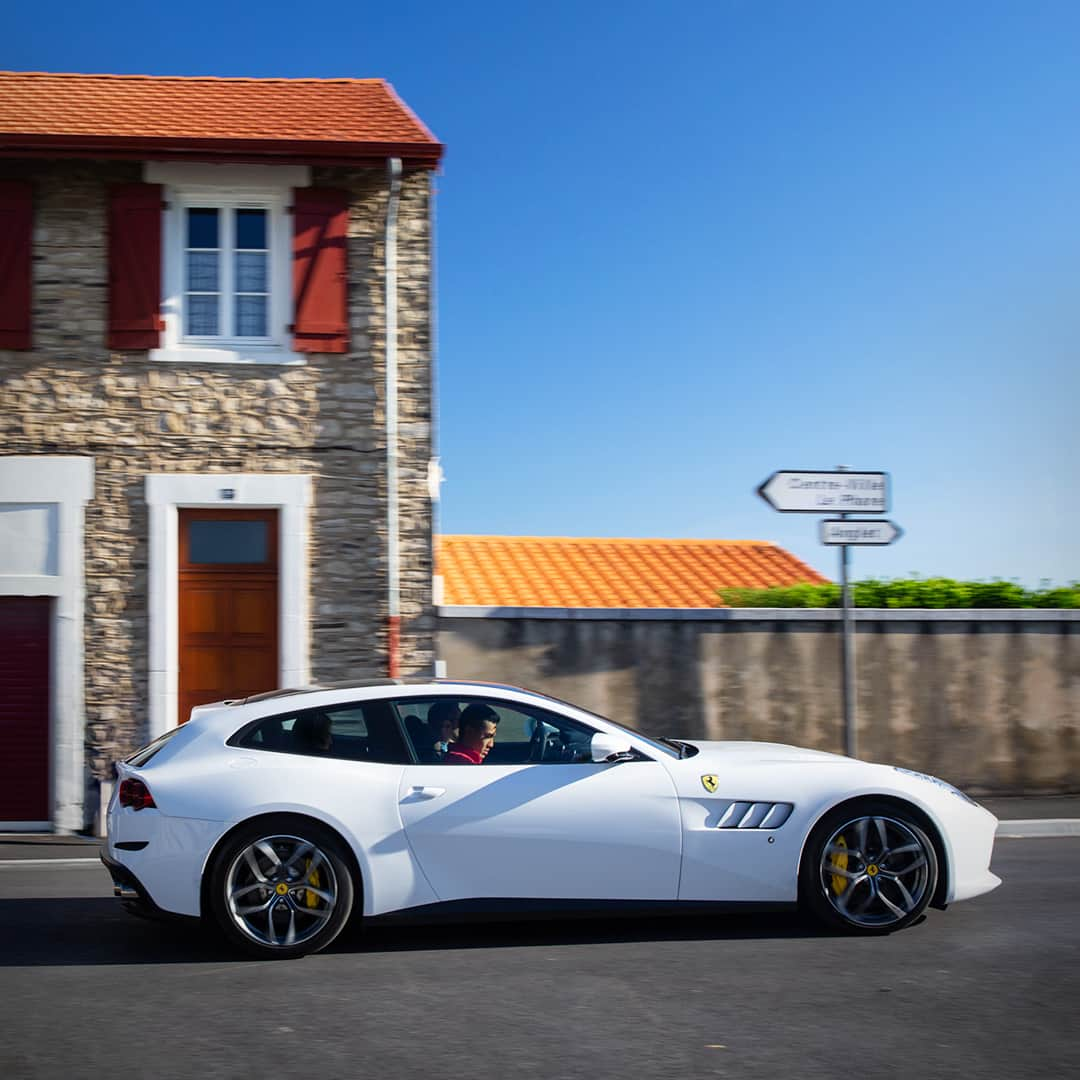 フェラーリさんのインスタグラム写真 - (フェラーリInstagram)「Born to unleash different kinds of emotions: the #FerrariGTC4LussoT merges luxury, high performance and sporty beauty. #Ferrari #DrivingFerrari #DreamCar」6月11日 0時15分 - ferrari