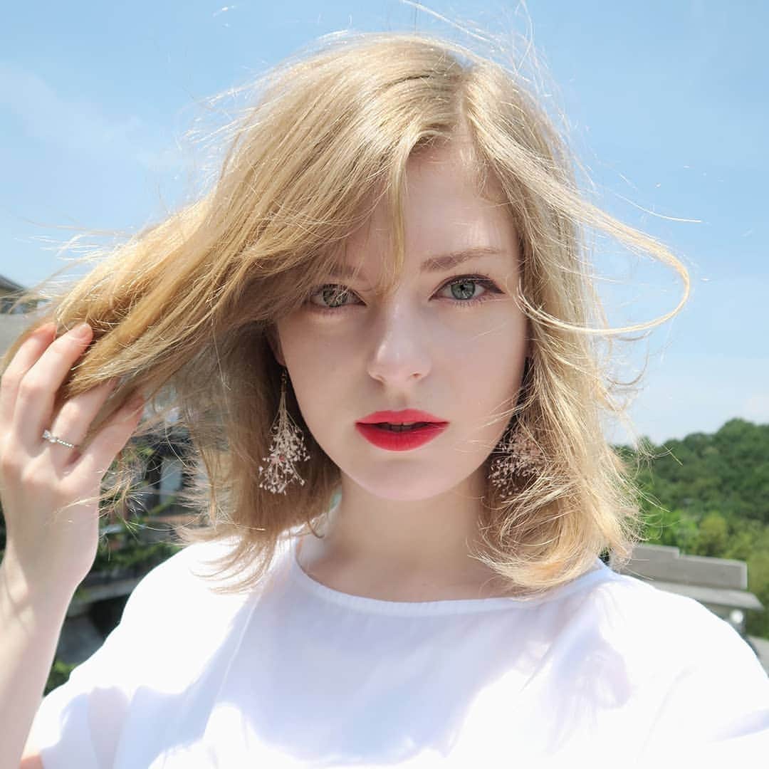 Ella Freyaさんのインスタグラム写真 - (Ella FreyaInstagram)「Also once again discovered that the things I thought were selfish and impossible are possible to achieve as long as you are honest about it. Don't live a lie. It sucks.」6月11日 0時15分 - ella.freya