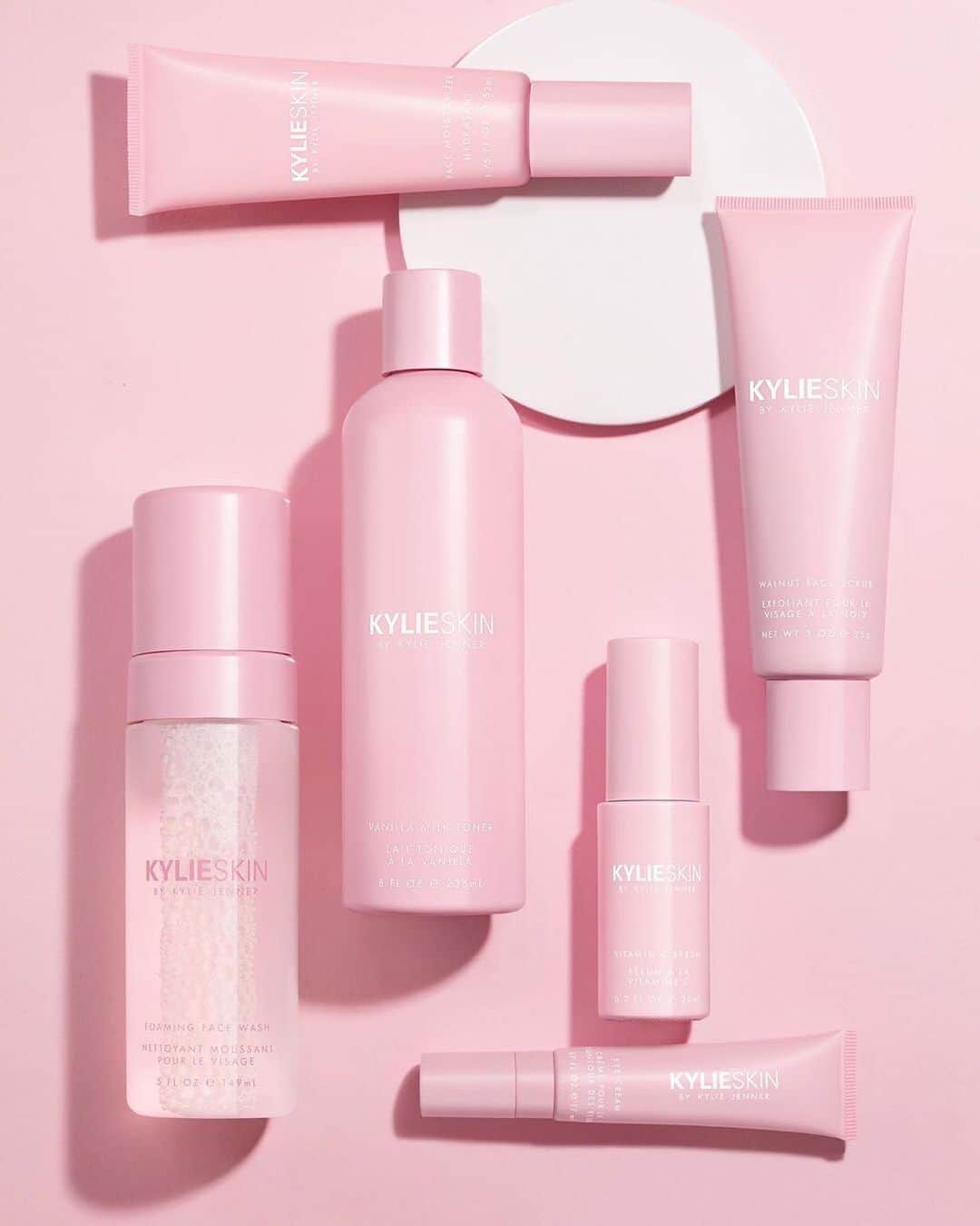 Kylie Cosmeticsさんのインスタグラム写真 - (Kylie CosmeticsInstagram)「40 minutes until the #kylieskin restock! 💕 all individual products back in stock 9am pst 🌸 KylieSkin.com」6月11日 0時19分 - kyliecosmetics