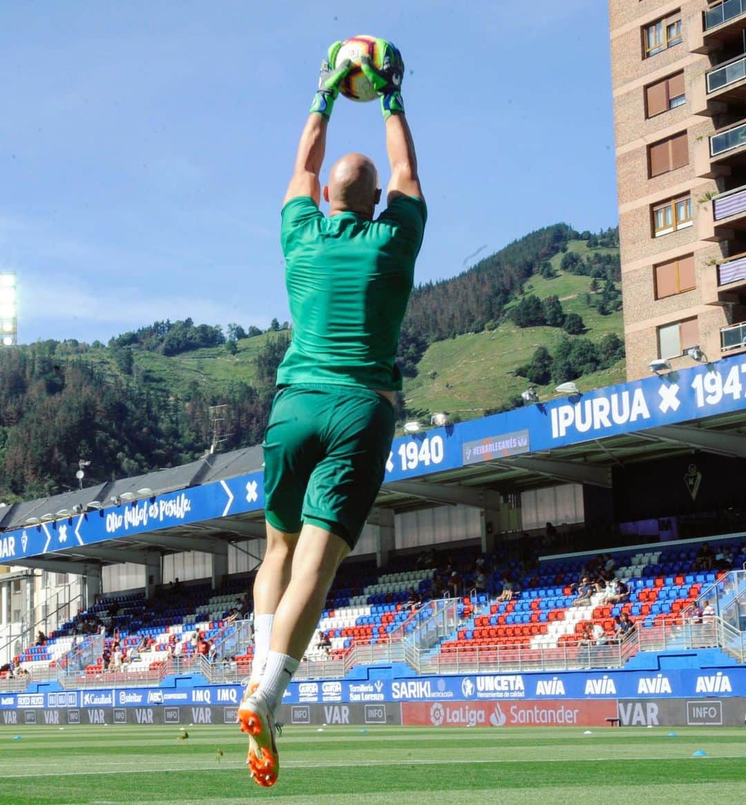 LFPさんのインスタグラム写真 - (LFPInstagram)「That ball is mine! 💪🏾 • #Ball #Eibar #Ipurua #LaLiga #LaLigaSantander」6月11日 0時26分 - laliga