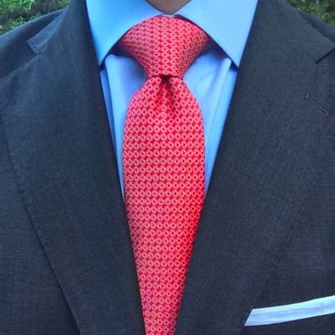 アイクベーハーさんのインスタグラム写真 - (アイクベーハーInstagram)「We love a good color pop 💥 @misterhalfwindsor nailed the styling of our red patterned tie! ⠀ .⠀ .⠀ .⠀ .⠀ .⠀ .⠀ .⠀ .⠀ .⠀ #menswear #suitup #ikebehar #classic #classicmenswear #mensstyle #suitandtie #menswearblog #vintage #film #style #mensfashion #fashionblog #suitandtie #blacktie #behar #suited #whiskey #fallfashion #tuxedo #slimfitsuit #pocketsquare #customsuit #ties #shoes」6月11日 0時26分 - ikebehar