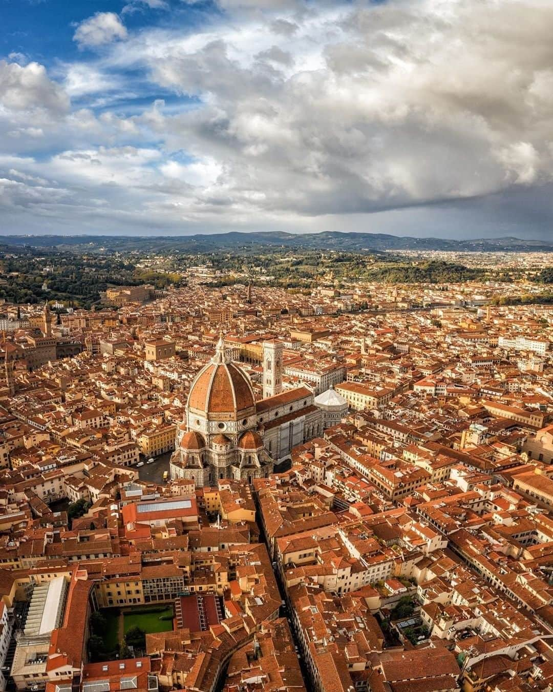 Travel + Leisureさんのインスタグラム写真 - (Travel + LeisureInstagram)「Florence is Italy's new capital of cool. Read about the modern soul of this city at our link in bio! #tlpicks courtesy of @bachir_photo_phactory」6月11日 0時40分 - travelandleisure