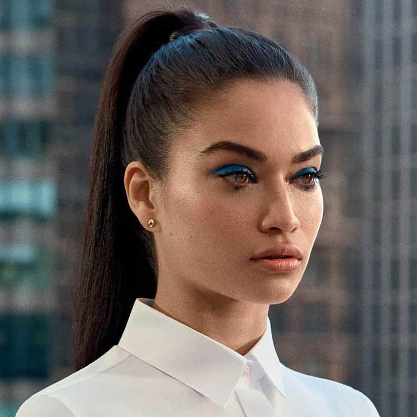 パット・マグラスさんのインスタグラム写真 - (パット・マグラスInstagram)「SHANINA SERVING BLUES ⚡⚡⚡OBSESSED with DIVINE BEAUTY @shaninamshaik wearing the #Mothership I Subliminal Eye Shadow Palette shade ‘BLITZ BLUE’ by MAJOR #MUA @williamrmurphy for @lbeautemx x @carolineherrera ⚡⚡⚡Find your favorite #Mothership palette TODAY at PATMcGRATH.COM.」6月11日 0時42分 - patmcgrathreal