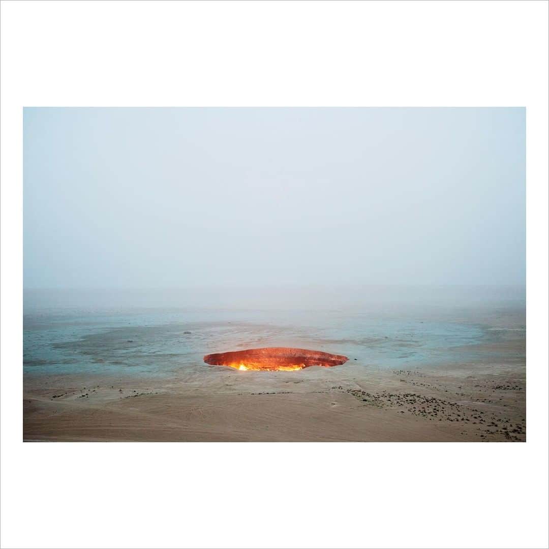 Magnum Photosさんのインスタグラム写真 - (Magnum PhotosInstagram)「“The enigmatic qualities of photography are a continuing obsession in my work. I made this picture while working on my Two Rivers project in Central Asia. The site is locally known as the 'Door to Hell.’ The 69-meter-wide crater has been burning natural gas since 1971 when Soviet petroleum engineers, concerned about contaminating the air after an excavating accident, tried to burn off the remaining gas by lighting it on fire. The picture doesn’t show any of this, though. The scale of time and space remain a puzzle in the image, pointing to the difficulty of perceiving the scope of human impact on the planet.” - @drakeycake . @drakeycake responds to the theme of 'Obsessions' with an image from her 'Two Rivers' project. The signed print is available for $100 until Friday! Link in image and in bio. . PHOTO: Door to Hell. Darvaza, Turkmenistan. 2009. . © @drakeycake/#MagnumPhotos . #Obsessions #MAGNUMSQUARE #CarolynDrake」6月11日 0時45分 - magnumphotos