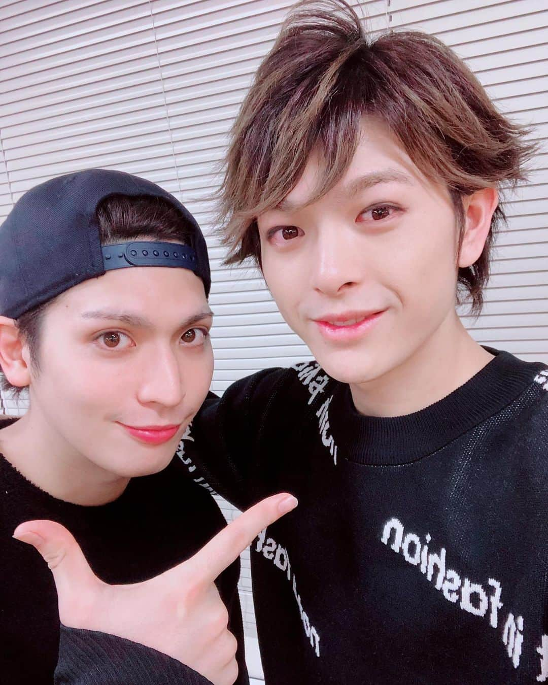 小波津亜廉さんのインスタグラム写真 - (小波津亜廉Instagram)「[10/6/19] “Iwa-chan Happy Birthday!!” ⠀⠀⠀ ⠀ It’s extra special that Oikawa’s actor posted to celebrate too, isn’t it ⠀⠀⠀ ⠀ #kohatsuallen #asumakousuke ⠀⠀⠀ ⠀ Source: Kousuke’s twitter, translation by me」6月11日 0時59分 - ahun_andsome