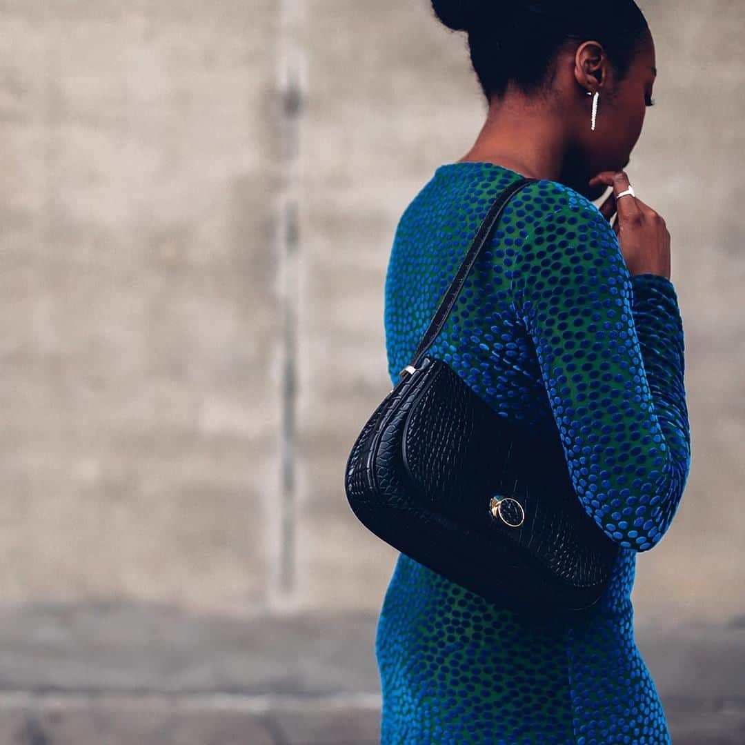 アクセサライズのインスタグラム：「A brand new on-trend bag shape for the new season: We're proud to introduce the Roxy shoulder bag (🔍: 7901580300) Carry sophistication through your looks thanks to its premium faux leather body with mock-croc effect. 📷: @remiafolabi / @moeez. #Accessorize #Accessorizer」