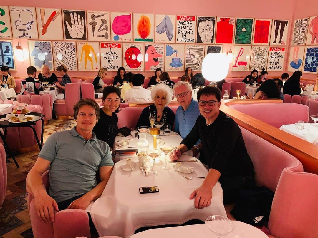 ジョン・バロウマンさんのインスタグラム写真 - (ジョン・バロウマンInstagram)「Tea time JB #jbfabulous @sketchlondon #sketch」6月11日 1時01分 - johnscotbarrowman