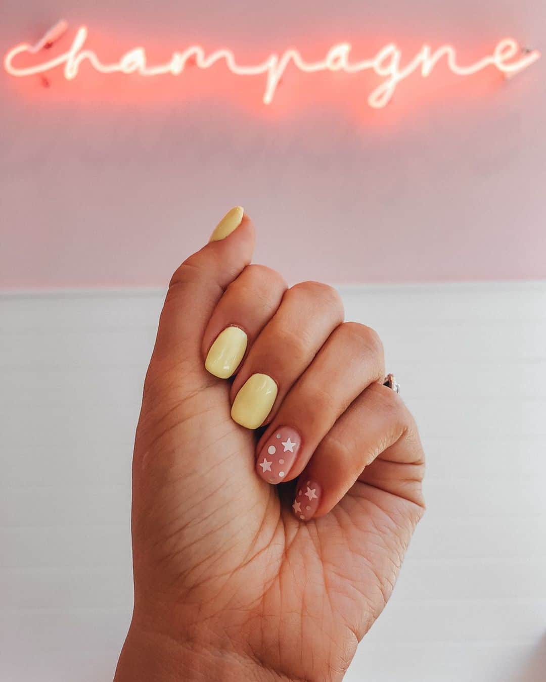 Stephanie Sterjovskiさんのインスタグラム写真 - (Stephanie SterjovskiInstagram)「Swipe to make my nails shimmer & shine ✨ @hermajestyspleasure always brings my Pinterest nail dreams come to life 🤣 Taking over their stories today to share the pamper session I took my mama on for her birthday over the weekend! 💅🏽 What’s your nail style? Fun or neutral? Comment below! 👇」6月11日 1時03分 - stephsjolly