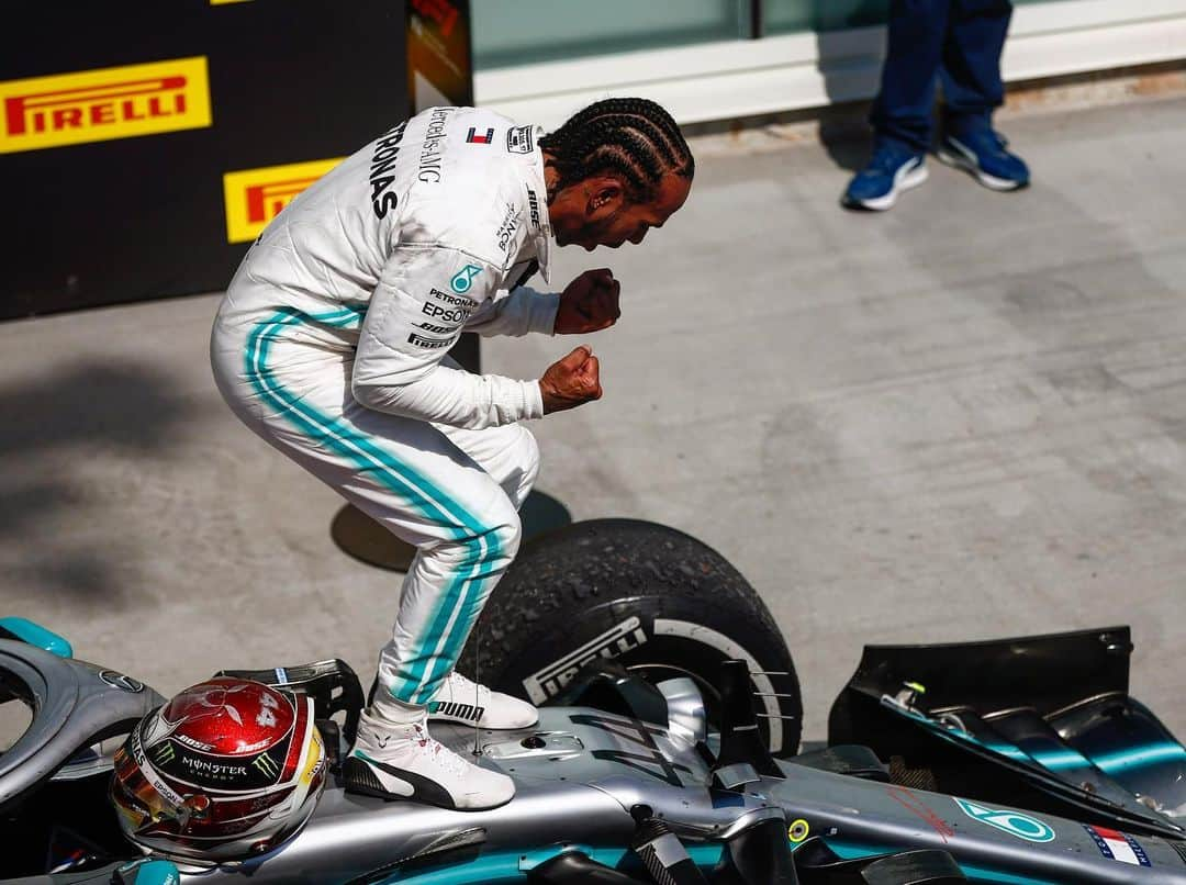 モンスターエナジーさんのインスタグラム写真 - (モンスターエナジーInstagram)「@lewishamilton snags another #CanadianGP victory 🏎🏁 ⠀⠀⠀⠀⠀⠀⠀ Team @mercedesamgf1 continues to dominate with Hamilton’s record-tying 7th win in #Canada 🔥 ⠀⠀⠀⠀⠀⠀⠀ #MonsterEnergy #Formula1 #MercedesAMGF1」6月11日 1時16分 - monsterenergy