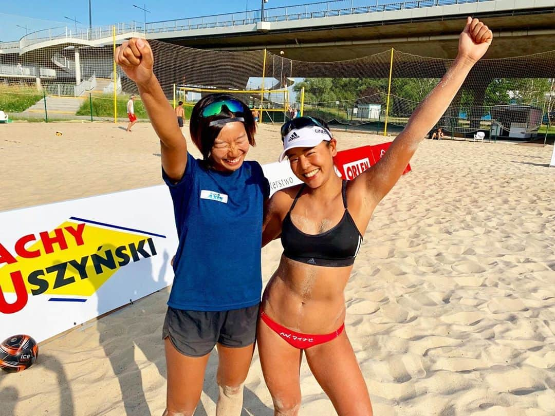 坂口佳穂さんのインスタグラム写真 - (坂口佳穂Instagram)「She says “Ei Ei Ohh ✊✊” #fivb#beachvolley #マイナビ#ダイキアクシス #チネチッタ #adidas #essクロスボウ #ビオレUV#アスリズム #坂口佳穗#村上礼華#kahoreika」6月11日 1時09分 - s_ka_ho