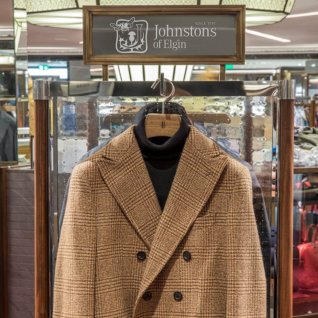 Johnstonsさんのインスタグラム写真 - (JohnstonsInstagram)「As @harrodsman celebrate the next phase of their menswear revolution @johnstonsofelgin are delighted to now feature in their Men’s International Designer Room 1. Showcasing quality and design in the destination shop for mens wardrobe essentials.」6月11日 1時23分 - johnstonsofelgin