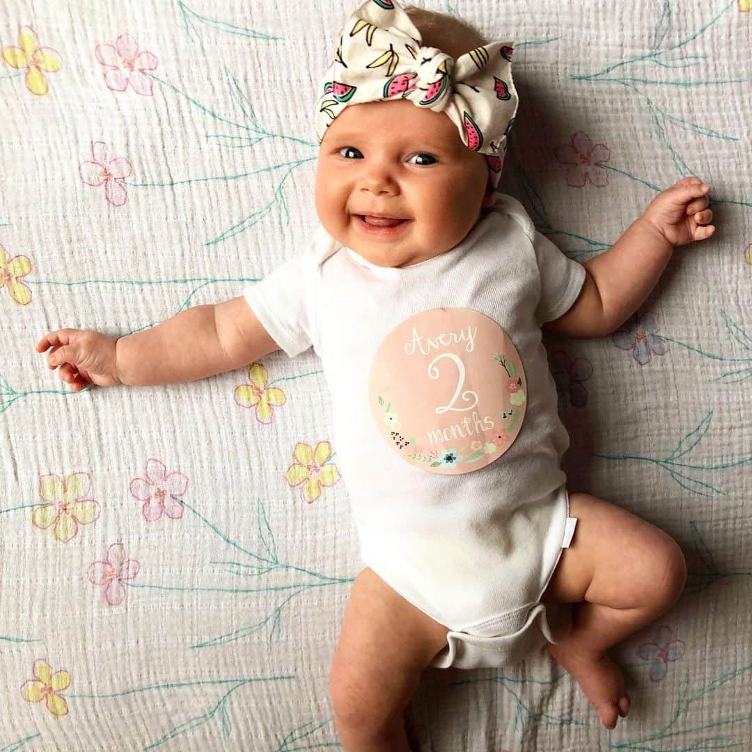 ライアン・ルアさんのインスタグラム写真 - (ライアン・ルアInstagram)「That 2 month old feeling 🥰🎀🍌🍉 #AveryLennox」6月11日 1時34分 - ryan_rua