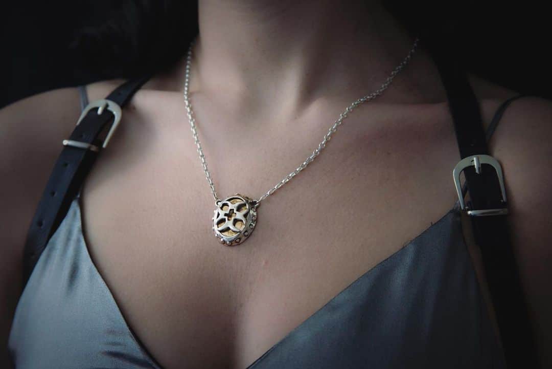 のインスタグラム：「A shield for the Soul... The Crusader Cross Shield Necklace available in the Medieval Section at AlexStreeter.com... #AlexStreeter」