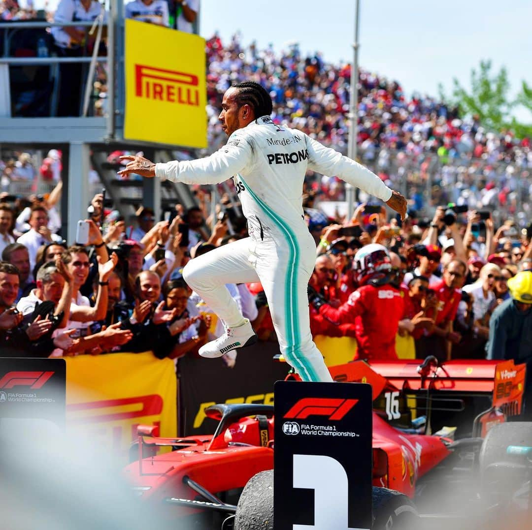 MERCEDES AMG PETRONASさんのインスタグラム写真 - (MERCEDES AMG PETRONASInstagram)「In seventh heaven! A super seventh #CanadianGP win for the Montreal maestro @lewishamilton 🙌 • #MercedesAMGF1 #Mercedes #AMG #F1 #PETRONASmotorsports #CanadianGP #LH44 #MondayMotivation」6月11日 1時35分 - mercedesamgf1