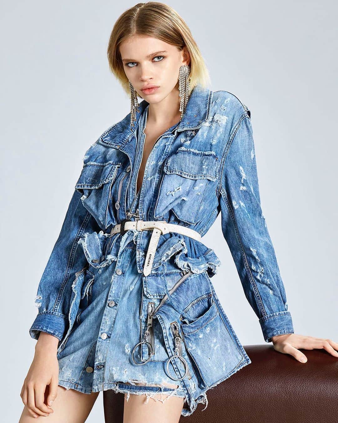 ディーゼルのインスタグラム：「New experimentations and treatments shape the PreFall19 Drop. Explore it at diesel.com. . . by @angela_improta_official with @stellaluciadeopito Styling by @alessiafagioligaleone  #dieseldenim #prefall19 #forsuccessfulliving」