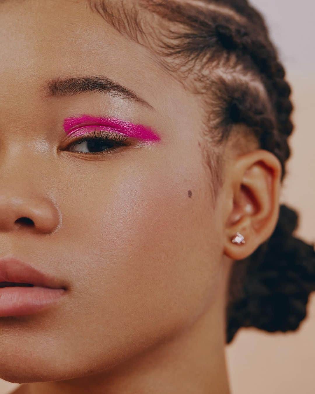 Teen Vogueさんのインスタグラム写真 - (Teen VogueInstagram)「"I feel like I was put on this earth to do this. Not be an actress. But tell stories and inspire people." We're celebrating our SWEET 16 with none other than @StormReid! 🥳 The @euphoria actress talks about growing up in Atlanta, her plans for the future, and what she has in common with @Ava, @Zendaya, and @YaraShahidi at the link in bio. 📸: @micaiahcarter ✍️: @akilahh Stylist: @jasonbolden Hair: @takishahair Makeup: @rennobuko Jewelry: @lightboxjewelry」6月11日 1時39分 - teenvogue