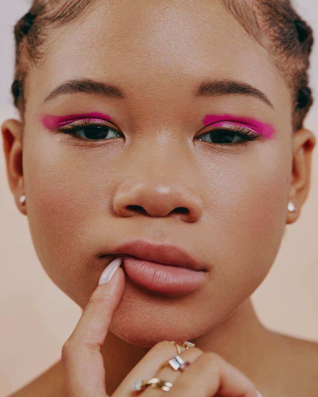 Teen Vogueさんのインスタグラム写真 - (Teen VogueInstagram)「"I feel like I was put on this earth to do this. Not be an actress. But tell stories and inspire people." We're celebrating our SWEET 16 with none other than @StormReid! 🥳 The @euphoria actress talks about growing up in Atlanta, her plans for the future, and what she has in common with @Ava, @Zendaya, and @YaraShahidi at the link in bio. 📸: @micaiahcarter ✍️: @akilahh Stylist: @jasonbolden Hair: @takishahair Makeup: @rennobuko Jewelry: @lightboxjewelry」6月11日 1時39分 - teenvogue