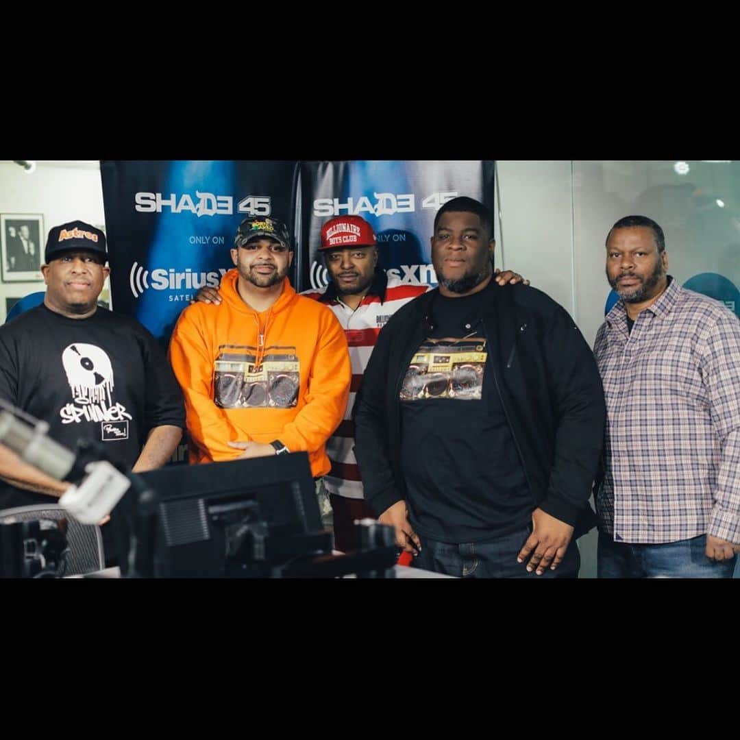 DJプレミアさんのインスタグラム写真 - (DJプレミアInstagram)「Great Show Last Week JUNE 4 on LIVE FROM HEADQCOURTERZ With Our Guests @salaamremi and @joellortiz With Thier New EP "BOX TALK" AVAILABLE NOW! Catch Us On @eminem's @shade45 @siriusxm Every Tuesday Night 7-9pm EST (4pm PT) Along With Panchi Of @nygz @kreepyclown @torchington, King Of Chill and POE on the Visualz... 📸 By @deejaypoe  OFFICIAL MERCH FOR  Gang Starr, NYGz, MC Eiht, GURU, DJ Premier, TTT and 33 @1/3rd MERCH... Shop.premierwuzhere.com」6月11日 1時40分 - djpremier