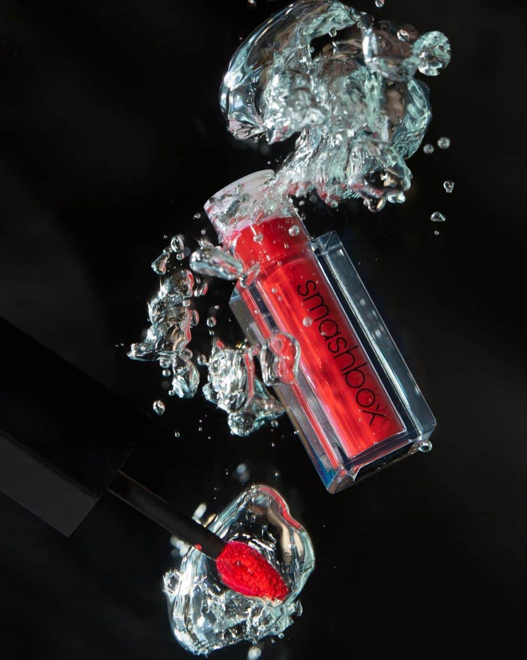 Smashboxのインスタグラム：「Canonball-proof lipstick is always a win 💦 Did you know that Always On is water-resistant? ⠀⠀⠀⠀⠀⠀⠀⠀⠀ Find this Always On Liquid Lipstick in Bawse @ultabeauty. #CrueltyFree」
