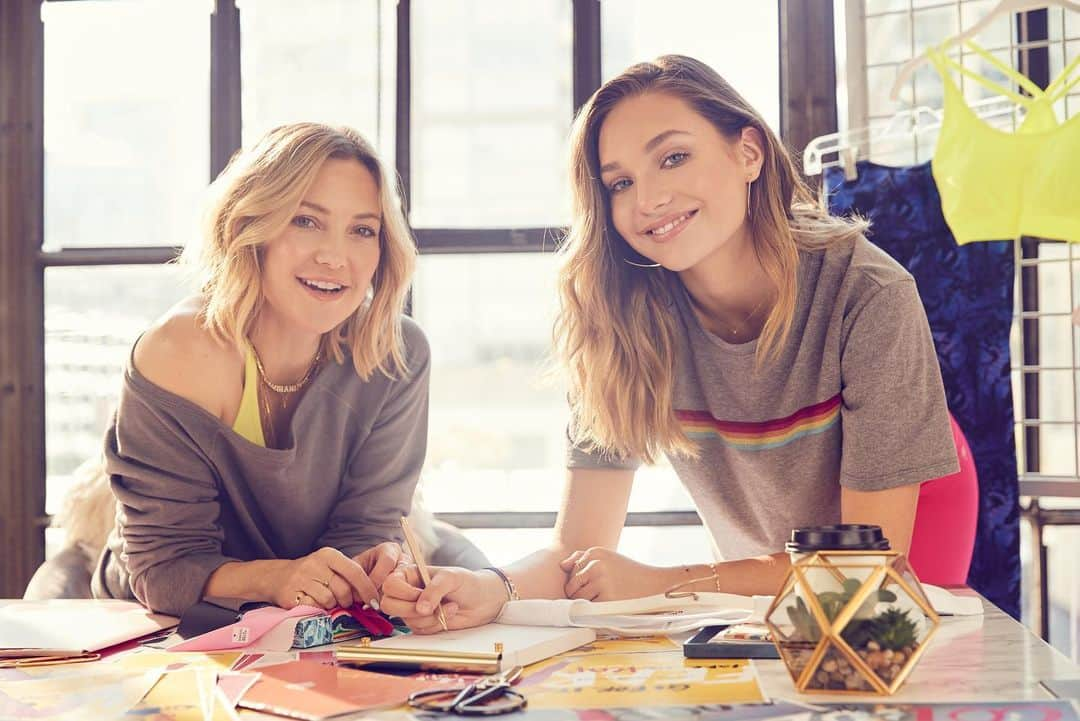 マディー・ジーグラーさんのインスタグラム写真 - (マディー・ジーグラーInstagram)「i had so much fun working with @katehudson to create #MaddieXFabletics 💓 which @fabletics outfit is your favorite? Link in bio for my collection. #sponsored」6月11日 2時00分 - maddieziegler