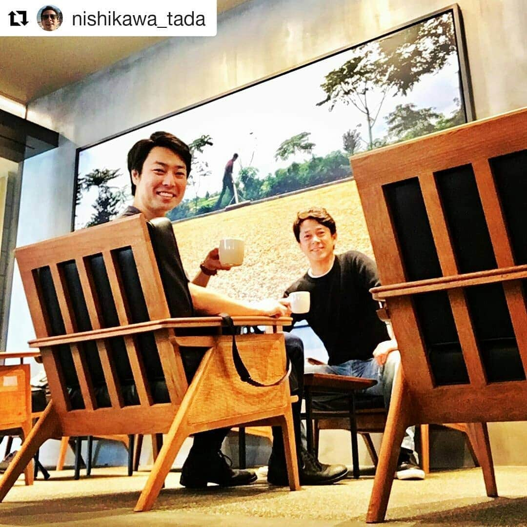 岡山放送さんのインスタグラム写真 - (岡山放送Instagram)「#Repost @nishikawa_tada (@get_repost) ・・・ 信濃くんと。  本日！なんばグランド花月・川畑座長週・千穐楽。 この１週間もご来場頂きました総てのお客様 ありがとうございました。  合間は信濃岳夫くんとスターバックスでコーヒータイム。 店内で飲む時はマグカップ派です！ マグカップで飲むのが好きですね！  そして明日は岡山へ参ります！ 放送エリアの皆様、お時間ございましたら 岡山放送『なんしょん？』 ご覧頂きたく宜しくお願い申し上げます。  #なんばグランド花月 #ngk #川畑座長週 #千穐楽 #吉本新喜劇 #よしもと新喜劇 #信濃岳夫 #リーダー #西川忠志 #コーヒー #スターバックス #スタバ #なんばスカイオ #大阪カフェ #大阪 #難波カフェ #美味しい #ありがとうございました #ありがとう #ありがとうございます #感謝 #岡山放送 #なんしょん? #ohk #岡山 #starbucks #coffeetime #japan #マグカップ派」6月11日 1時56分 - ohk_official