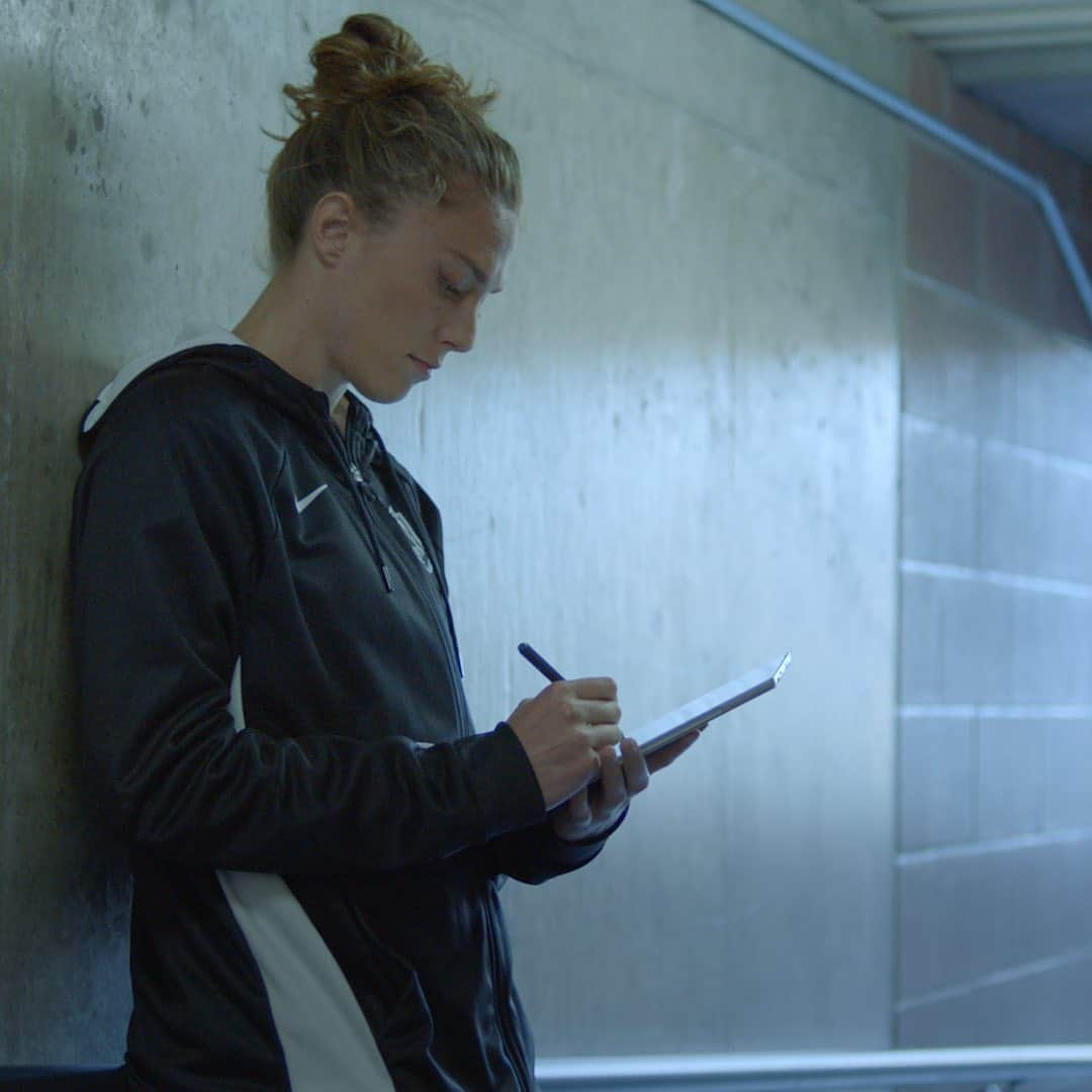 Microsoftさんのインスタグラム写真 - (MicrosoftInstagram)「Today's generation looks up to these @ReignFC and world-class #Soccer pros. To empower tomorrow, we found out what advice they had to give to their younger selves.」6月11日 1時58分 - microsoft