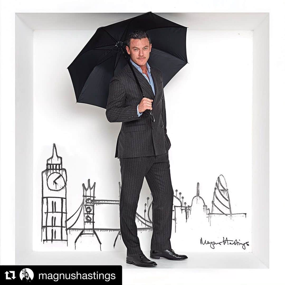 ルーク・エヴァンズさんのインスタグラム写真 - (ルーク・エヴァンズInstagram)「For you anything @magnushastings ・・・ My buddy @thereallukeevans  got inside my London box to show his support and to  shelter from the rain,clearly ❤️☔️💦 also a big thanks to @pegasusart for the london skyline 🙏 shot@seventamakeupacademy  Full galleries and print info at magnushastings.com #magnushastings#gayface #truecolorsunited #albertkennedytrust #affordableart#givingback #LGBTQIA #queerart #art#photography #magnushastingsphotography#queer #queervisibiity #strengthinnumbers #solidarity #lukeevans #gaston」6月11日 2時09分 - thereallukeevans