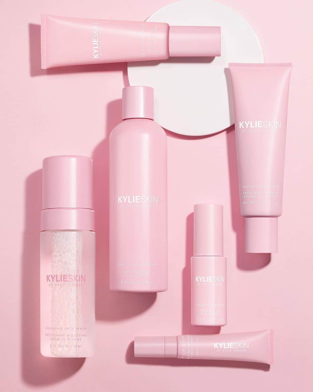 クリス・ジェンナーさんのインスタグラム写真 - (クリス・ジェンナーInstagram)「@kylieskin is back in stock at KylieSkin.com 💕 #proudmama #kylieskin」6月11日 2時08分 - krisjenner