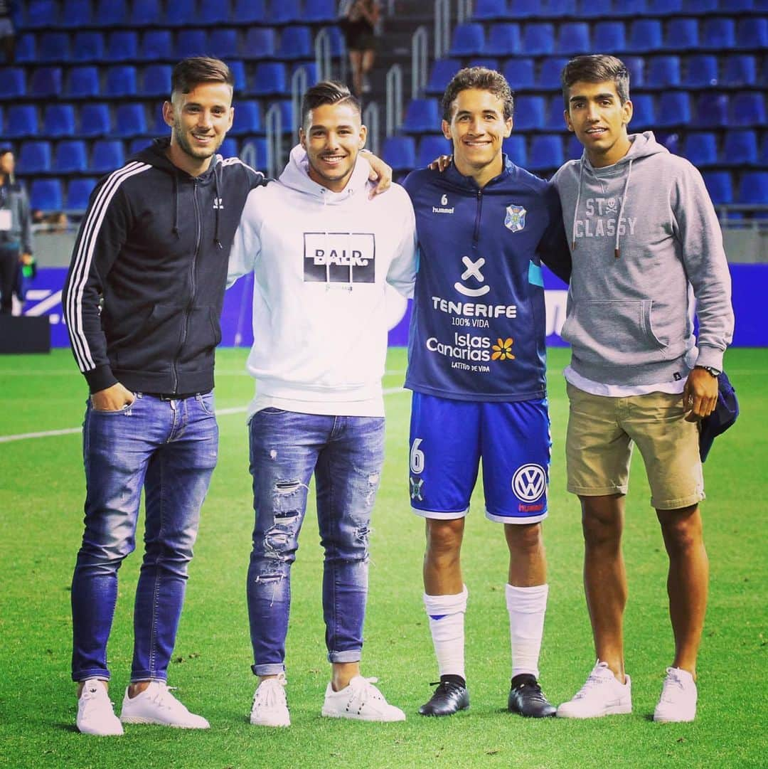 アルバロ・メドランのインスタグラム：「Tenerife y amigos ♥️⚽️🏖☀️」