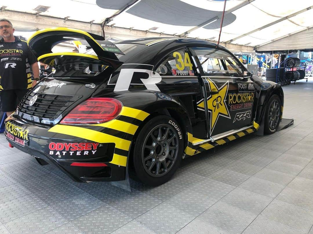 タナー・フォウストさんのインスタグラム写真 - (タナー・フォウストInstagram)「Looks like caution tape for a reason!! 👊💥 what do you think of the new livery!? @rockstarenergy @forzamotorsportofficial @polarisrzr @vw @andrettiautosport @odysseybattery」6月11日 2時02分 - tannerfoust