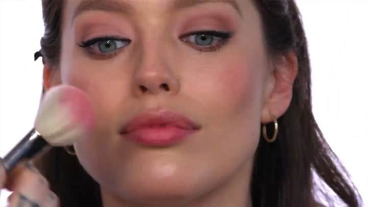 エミリー・DiDonatoのインスタグラム：「Recreating the makeup from my most liked picture of all time on Instagram! @erinparsonsmakeup teaches us how! Click the link in my bio to watch! 💄 @811media @jehnnamahoney」