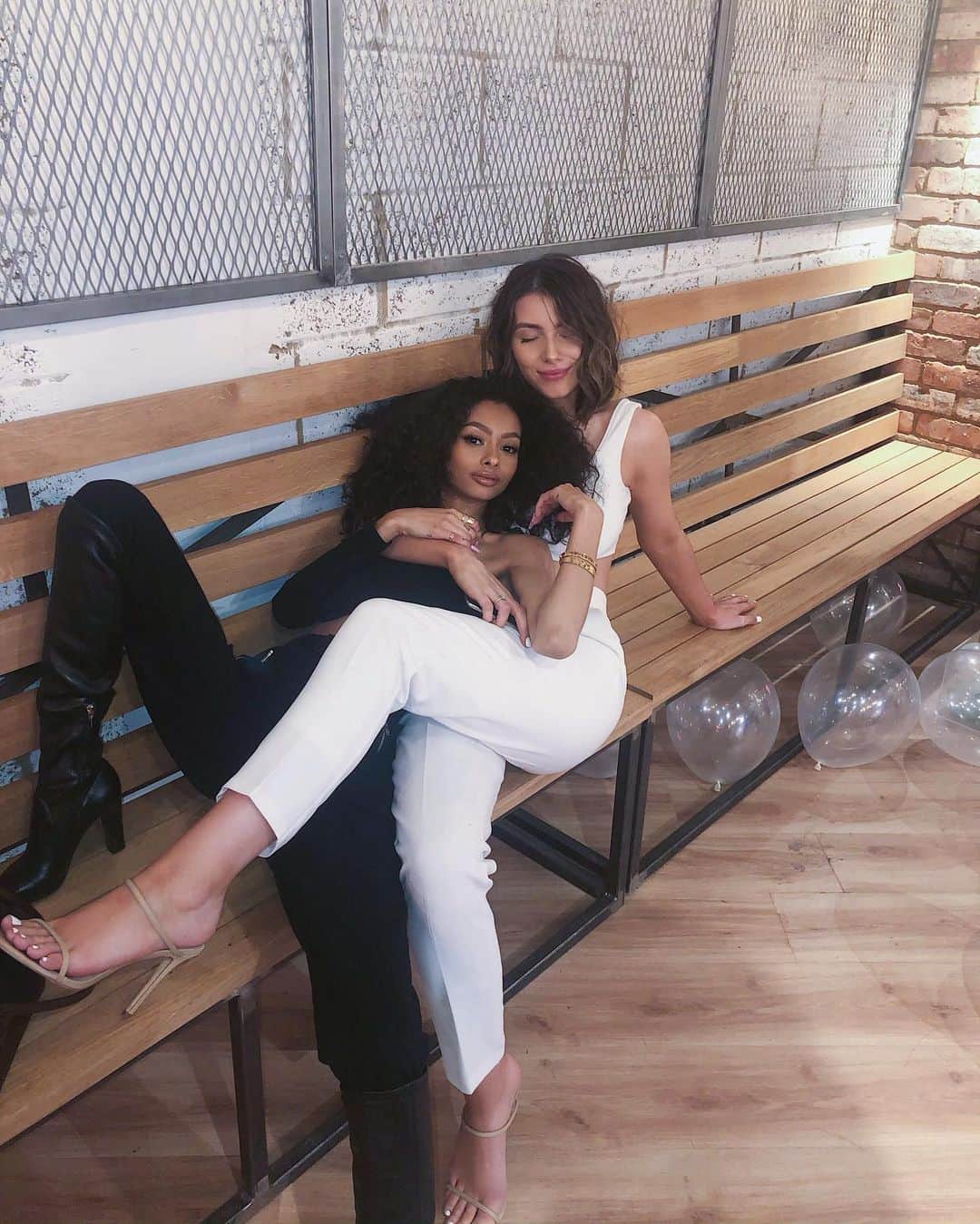ジェイデ・ピアスのインスタグラム：「Happy birthday to this special human @jessranger. I’ve known you since you were 17 and growing with you has been one of the best experiences and something I’ll cherish forever. Jess is hands down one of the realest I’ve ever met in my life and she’s helped me in more ways than you guys know. I’ve always said you’re my female soulmate, you are a dream to have as a friend and I’m grateful you were put in my life. I won’t write much more because I already text you this morning but I’ll end this with I love you and I’m proud of you everyday. Forever 💕  PS: I still want us to be neighbours one day.」