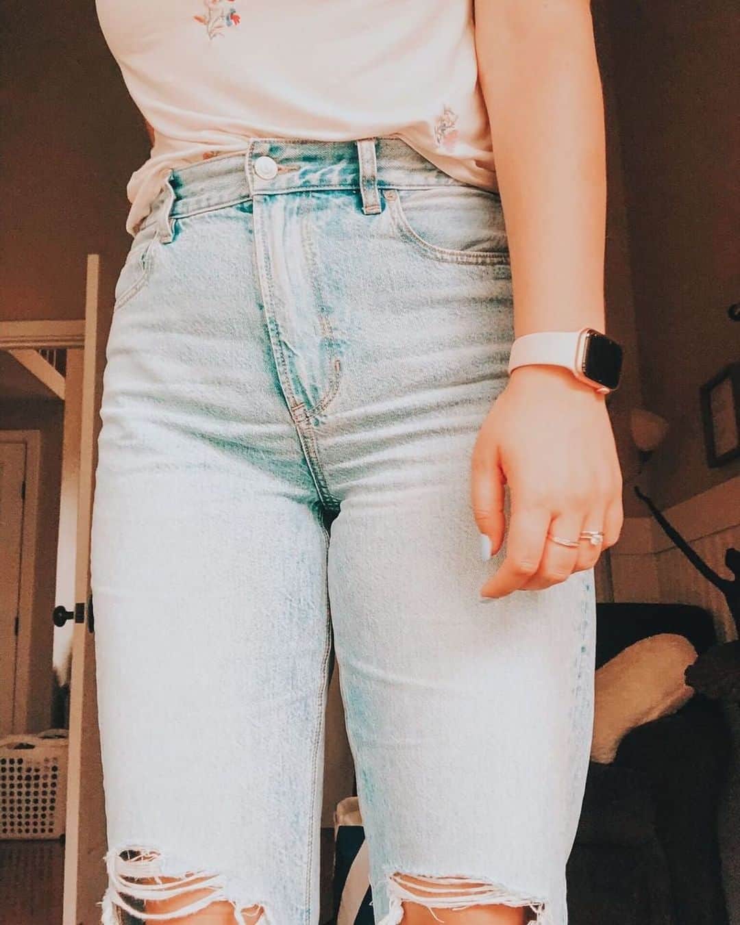 American Eagleさんのインスタグラム写真 - (American EagleInstagram)「“Mom Jeans are my current obsession right now and I have probably filled my closet with wayyyy too many pairs!” -@_lovealwaysmorgan  Share your summer looks with #AExME and @americaneagle for your chance to be featured #rg」6月11日 2時15分 - americaneagle