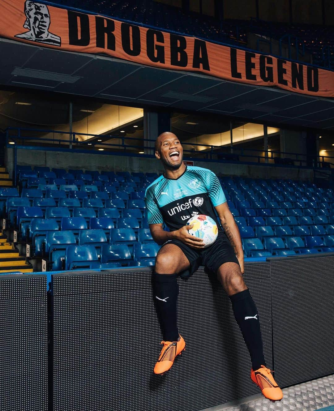 チェルシーFCさんのインスタグラム写真 - (チェルシーFCInstagram)「The King is back on Sunday! 👑 @didierdrogba @SoccerAid #CFC #Chelsea」6月11日 2時19分 - chelseafc