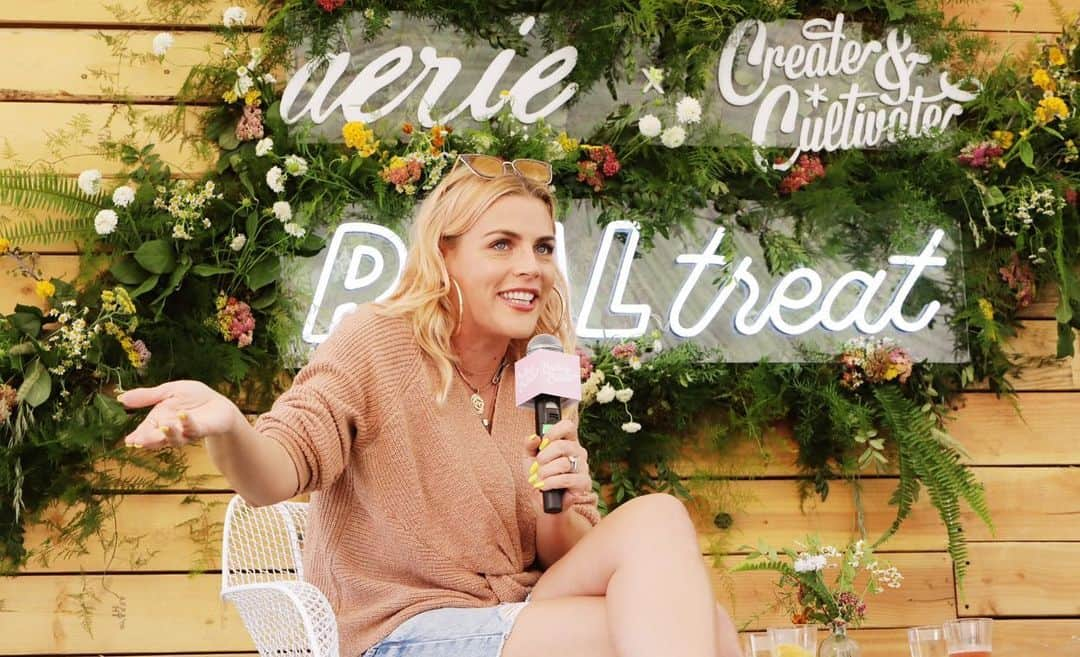 ビジー・フィリップスさんのインスタグラム写真 - (ビジー・フィリップスInstagram)「I had an amazing Saturday with my @Aerie & @CreateCultivate families for the first-ever REALtreat. We talked everything from female friendships to the changing landscape for women in Hollywood. More from the game-changing women at Saturday’s event coming soon from @Aerie. #AerieREAL #AeriePartner #CCxAerieREALtreat」6月11日 7時51分 - busyphilipps