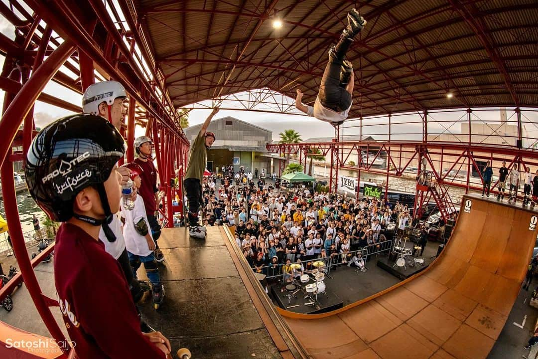 安床エイトさんのインスタグラム写真 - (安床エイトInstagram)「Good weekend at @rollinrock167 Photo @satoshi_saijo_photography . #inlineskate #inlineskating #rollerblade #rollerblading #rollinrock #rock #music #actionsports #skate #skateboard #freestylebasketball #bar #crepe #yasutokobrothers #takeshiyasutoko #eitoyasutoko #インラインスケート #フリースタイルバスケ #フリースタイルバスケットボール #安床ブラザーズ #安床エイト」6月11日 7時56分 - eitoyasutoko