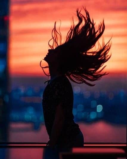 ジャッキー・エヴァンコさんのインスタグラム写真 - (ジャッキー・エヴァンコInstagram)「Yes, this is me. @davidmendozaiii  thank you! #art #photography #sunset #nyc #sillouette」6月11日 2時31分 - officialjackieevancho