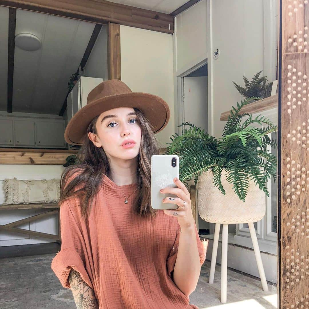 Acacia Brinleyさんのインスタグラム写真 - (Acacia BrinleyInstagram)「Hats on」6月11日 2時33分 - acaciakersey