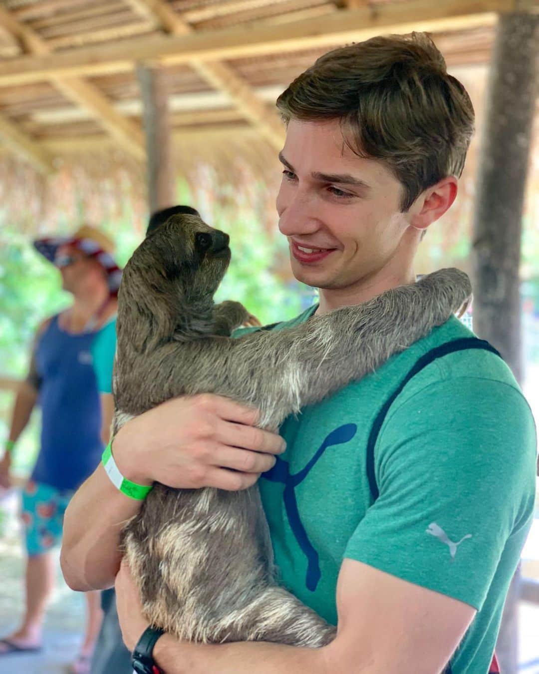 ティモシー・ドレンスキーのインスタグラム：「Made some new friends today! 🌴」