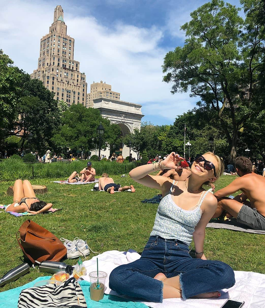 G・ハネリウスさんのインスタグラム写真 - (G・ハネリウスInstagram)「sunday in the park 🍓🌟」6月11日 2時50分 - ghannelius