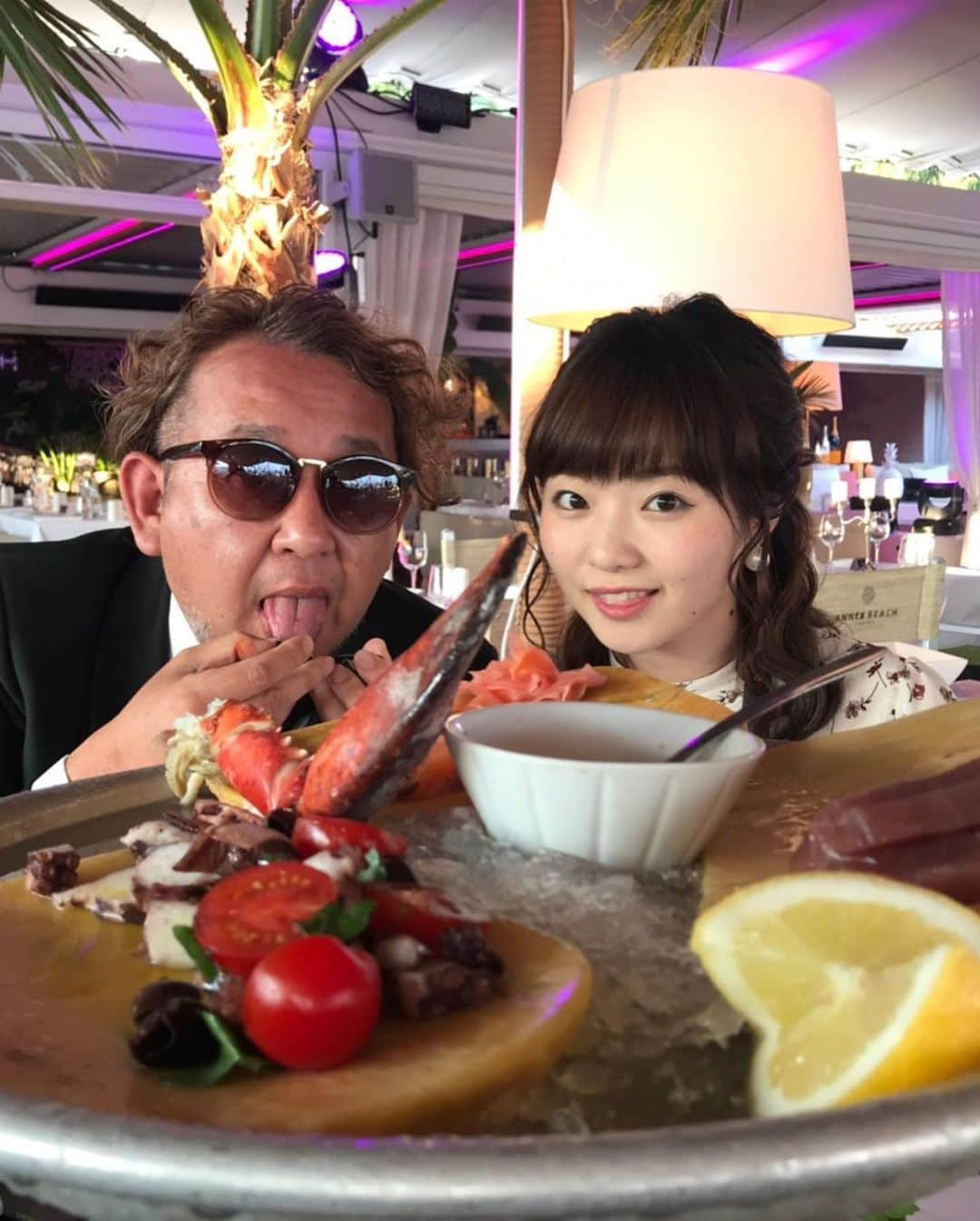 橋本あかねさんのインスタグラム写真 - (橋本あかねInstagram)「カンヌの海辺でパリピ。  #Cannes #海辺 #beach #パリピ  カンヌでの写真アップしたいけど厳選せなヤバいやつばっか。」6月11日 2時57分 - akane_h211