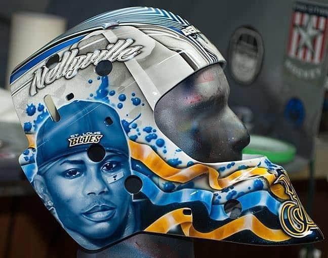 NHLさんのインスタグラム写真 - (NHLInstagram)「"You can find me, in St. Louis rollin' on dubs!" This old @binniner x @nelly mask is 🔥🔥🔥. #StanleyCup (🎨 @headstronggrafx)」6月11日 3時04分 - nhl