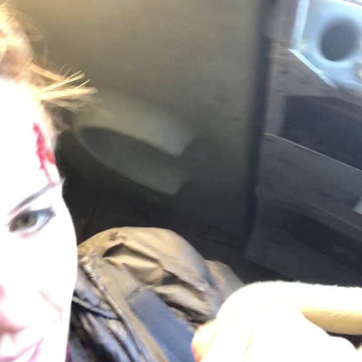 マギー・グレイスのインスタグラム：「💨🛩💥 Hi kittens ! Ever wondered what the @feartwd set looked like strapped in, upside down? Of course you did! & I want you to get ANSWERS . Here it is, starring ALLEN 🥇🏆🙌🏼」