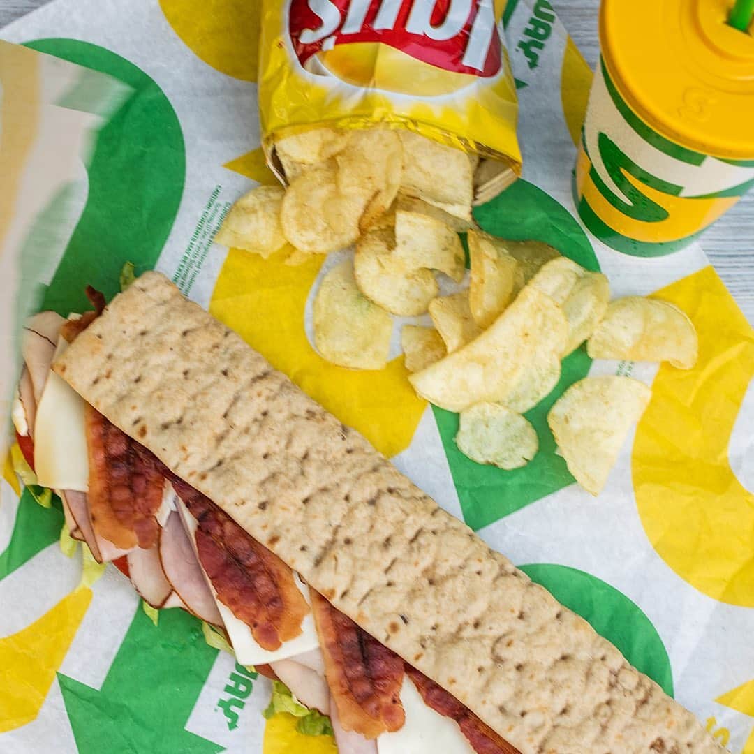 Official Subwayさんのインスタグラム写真 - (Official SubwayInstagram)「We put our American Club on a flatbread. Don’t call us a hero. (ba-dum-ch 🥁). Limited time only, check your 📍」6月11日 4時02分 - subway